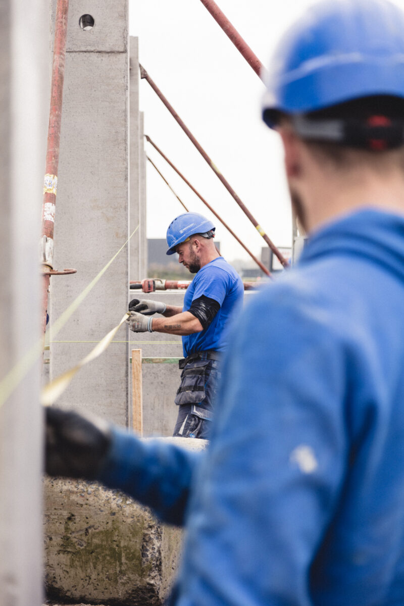 Werknemers Beeuwsaert construct op de werf