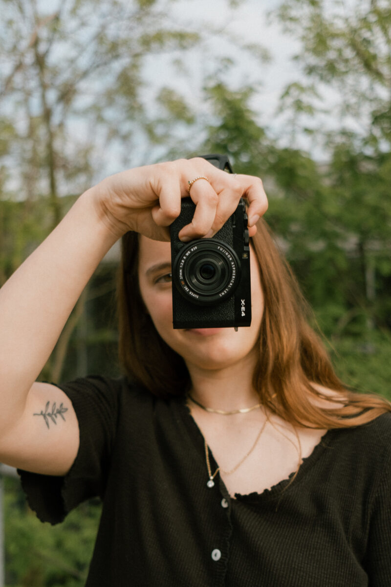 Ines neemt een foto